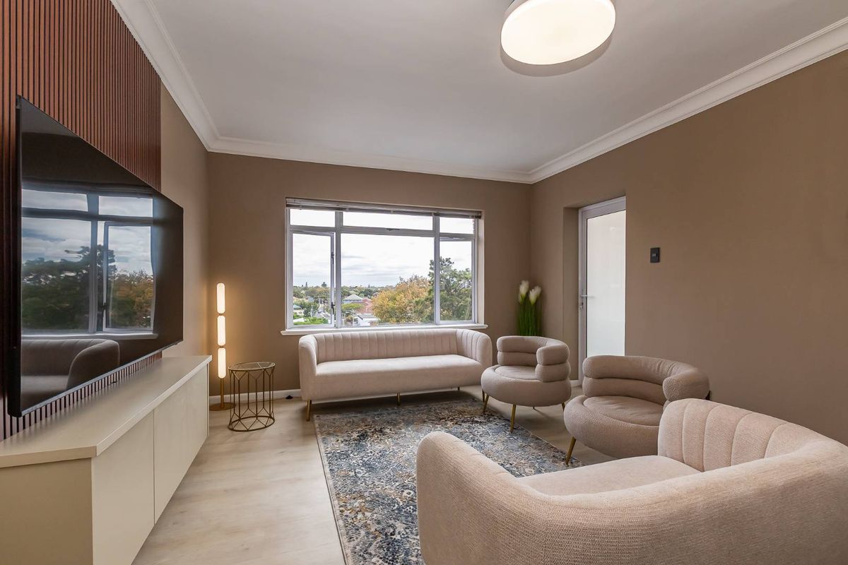 Stunning, newly renovated north-facing apartment offering modern luxury and exceptional natural light - Photo 2