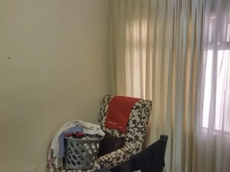 A CHARMING TWO BEDROOM UNFURNISHED APARTMENT - Photo 7