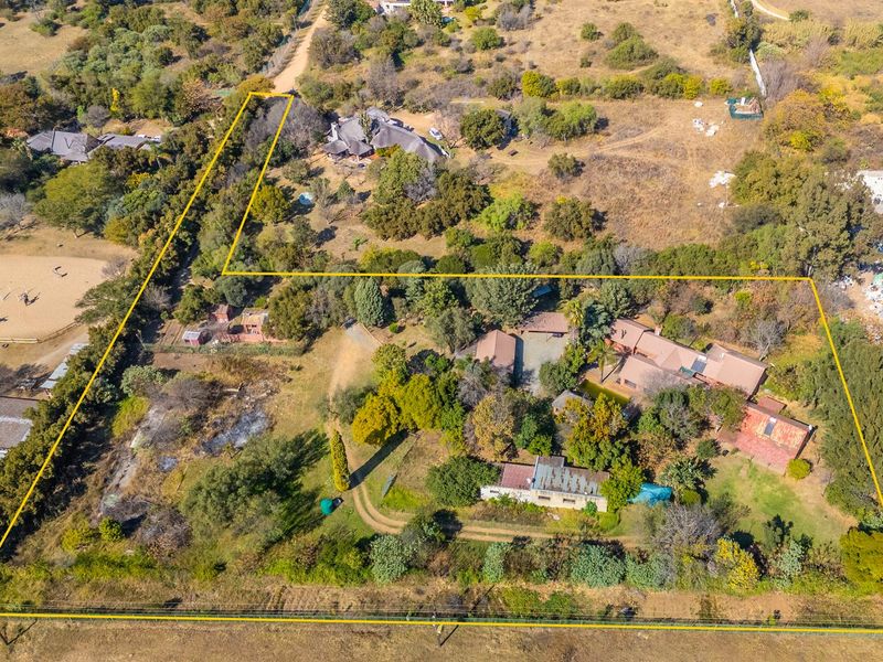 Expansive 1.4-Hectare Smallholding with Pool, Dual-Income Cottages & Prime Main Road Exposure - Photo 1