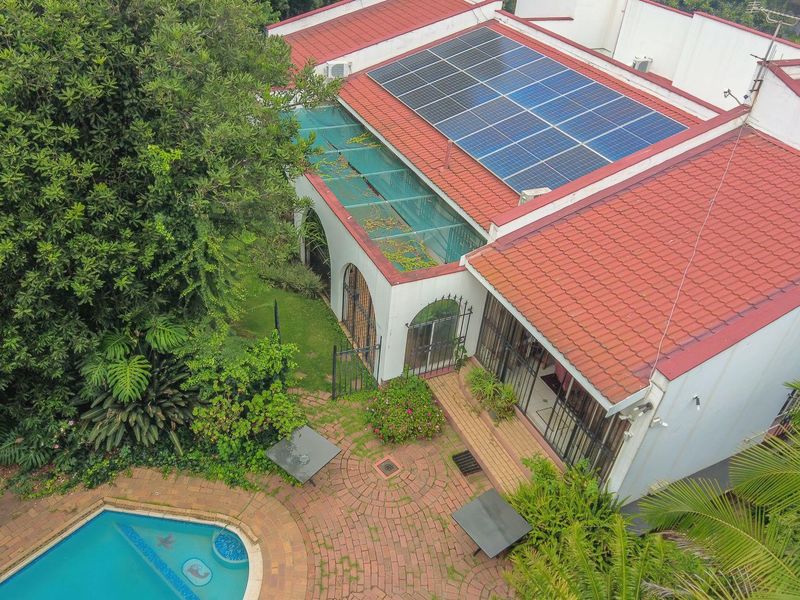 Spacious 9 Bedroom House (Guest House) in Muckleneuk - Photo 2