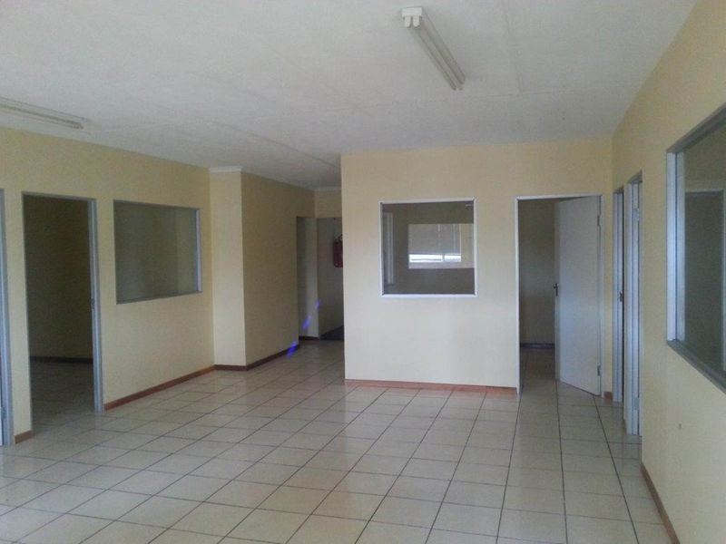 Office to let Northern Industrial - Photo 10