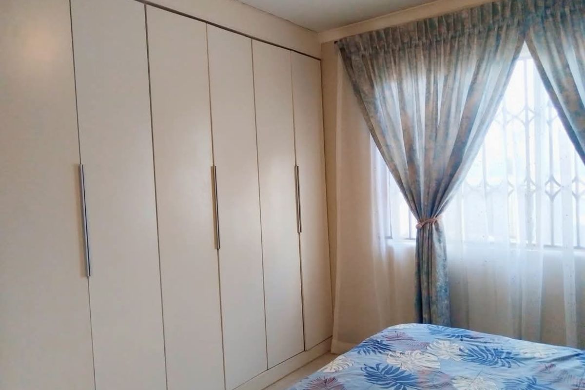 3-Bedroom Home in Gated Savanna City Community - Photo 5