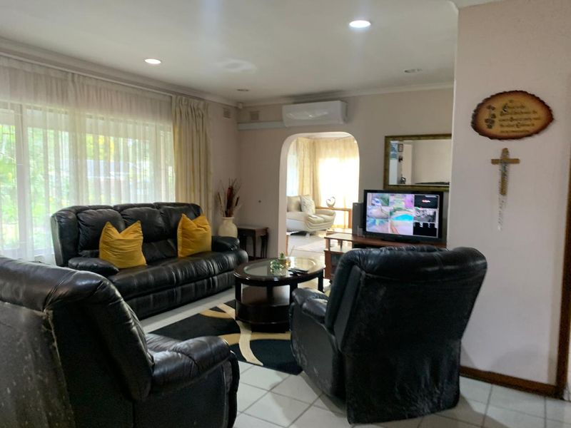 Four Bedroom House to Rent in Pinetown (Manors) - Photo 8