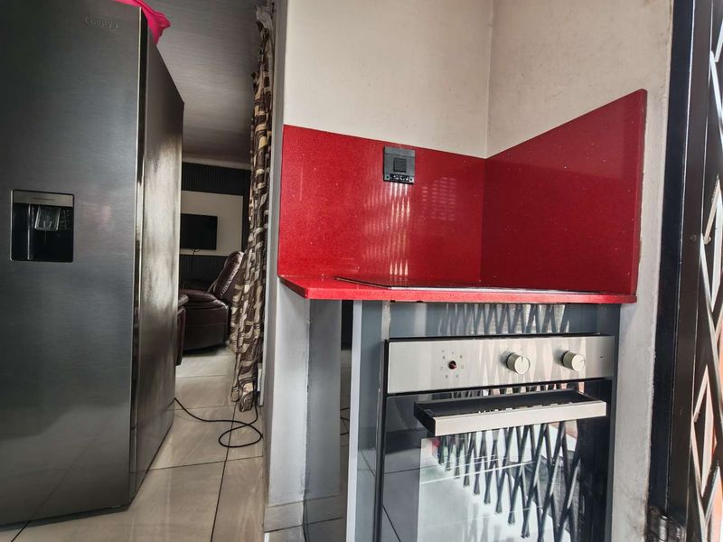 6 Bedroom   House for Sale in Cosmo City - Photo 10