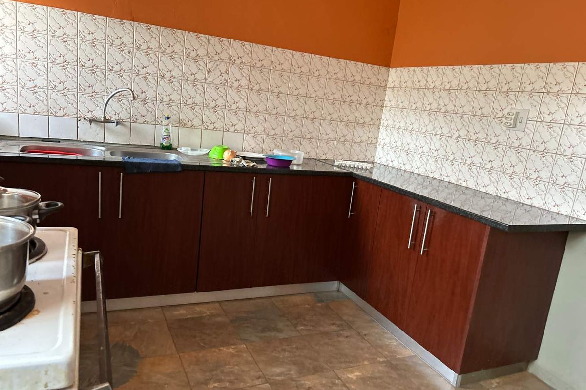 Your Dream Home Awaits in Soweto's Luxury Hill! - Photo 3