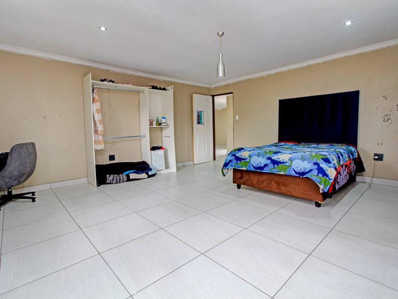 Bring Your Vision to Life in This Spacious 5 Bedroom Family Home - Photo 9