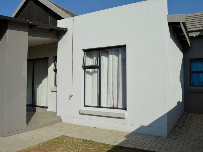 A Story of Home at De La Casa - Photo 4