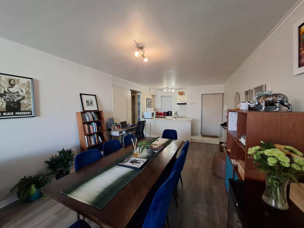 open dining area between kitchen and lounge