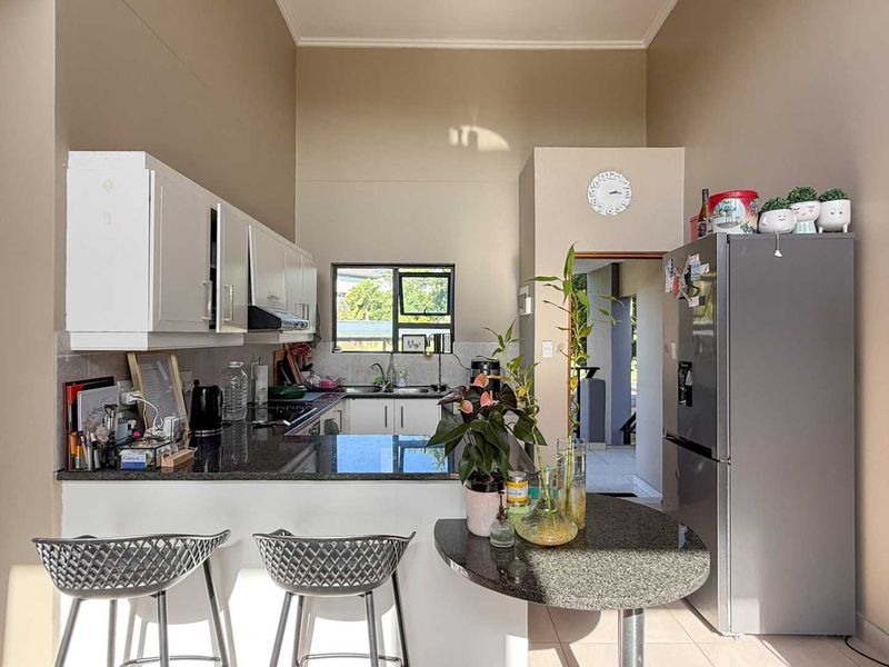 Two bedroom Apartment in Palm Lakes Estate - Photo 9