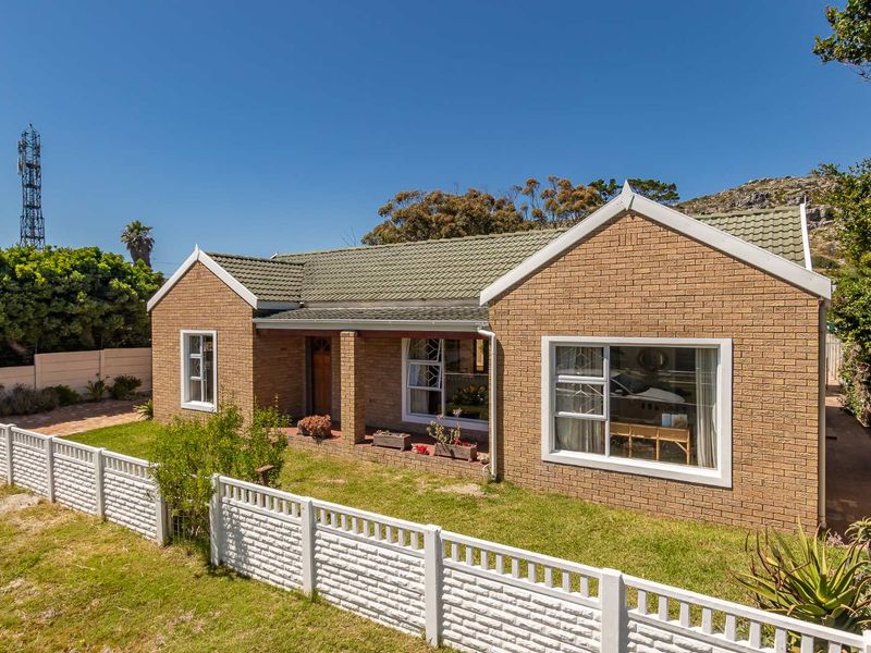 Family home and income earning cottage - Photo 2