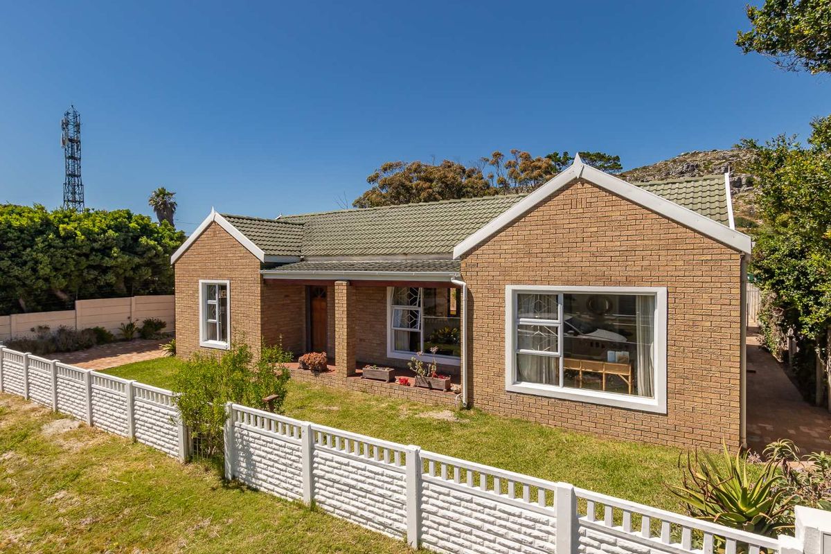 Family home and income earning cottage - Photo 2