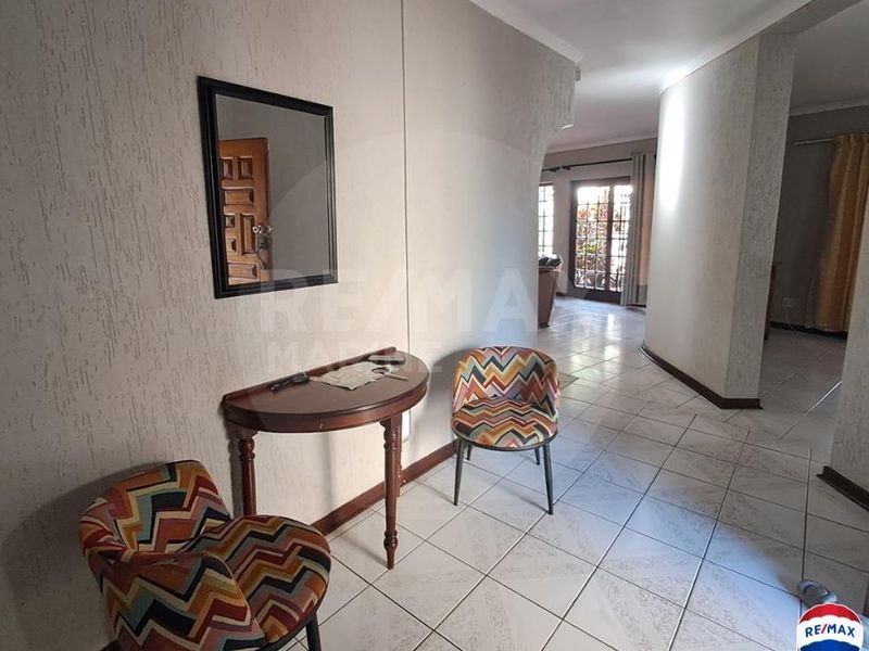 Spacious 5-Bedroom Furnished Contractor Accommodation with Pool, Braai, and Double Garage - Photo 6