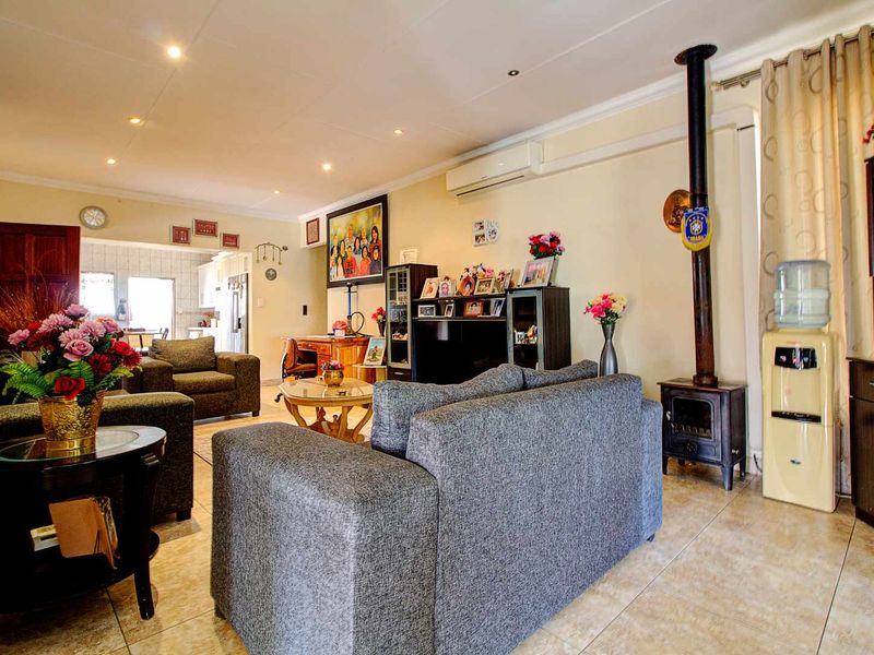 Space, Style & Security — Your Forever Home in Honeydew Ridge Awaits! - Photo 7