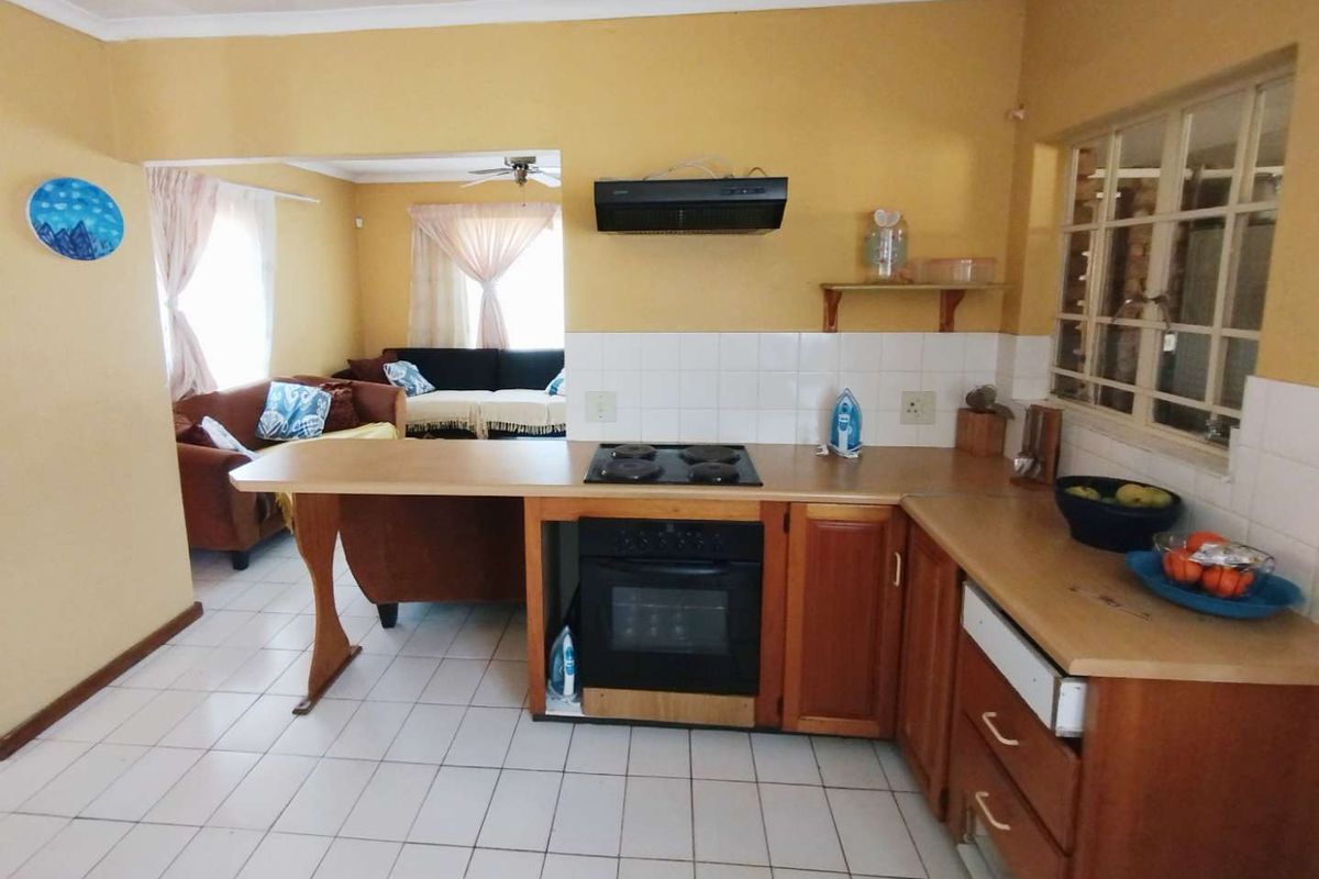 SPACIOUS 4 BEDROOM HOUSE FOR SALE IN DOORPOORT - Photo 2