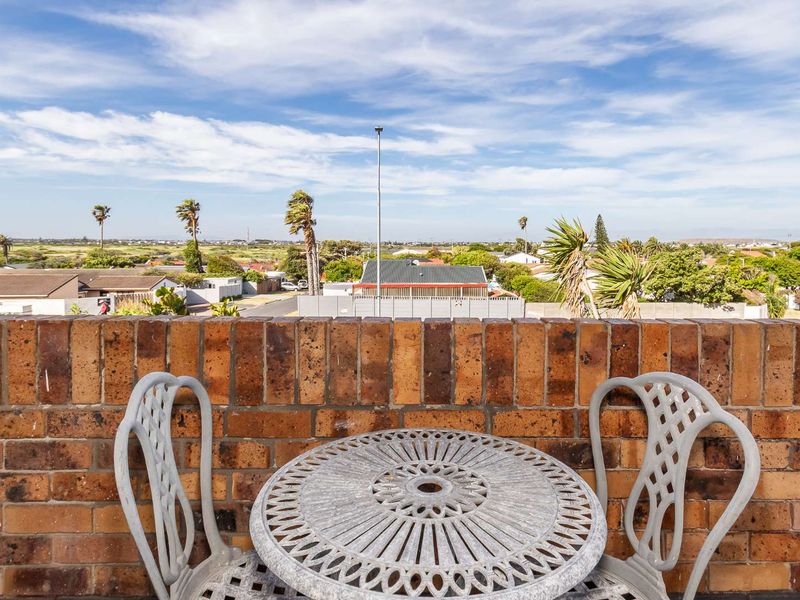 COMFORT, CHARM AND CAPTIVATING VIEWS - Photo 7