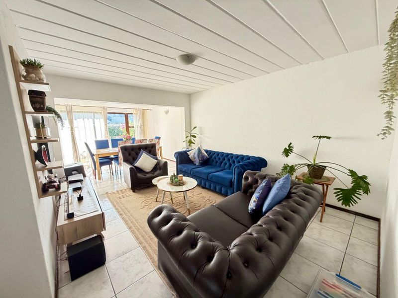 Immaculate Ground Floor Unit for Rent - Photo 2