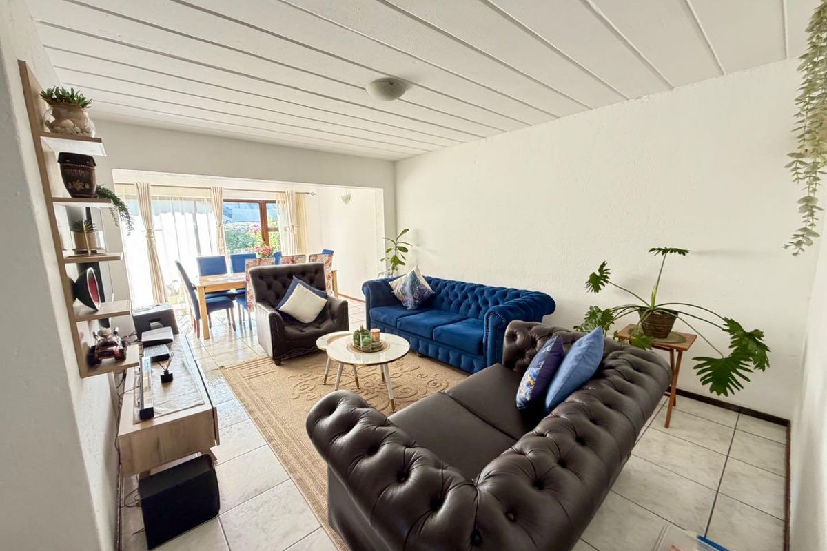 Immaculate Ground Floor Unit for Rent - Photo 2