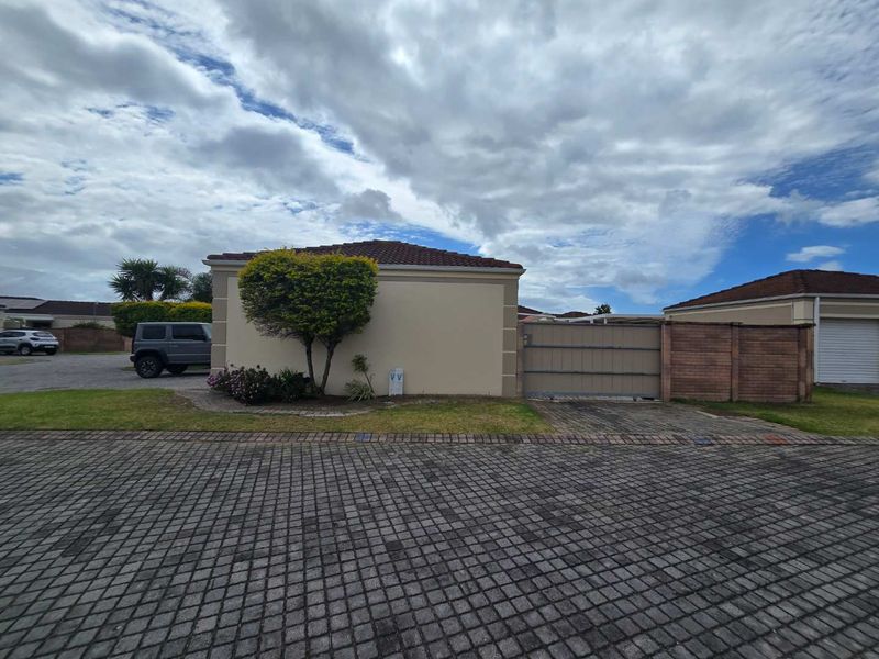 Neat & Move-In Ready 3-Bedroom Townhouse | Smallville Ridge, Morningside - Photo 6