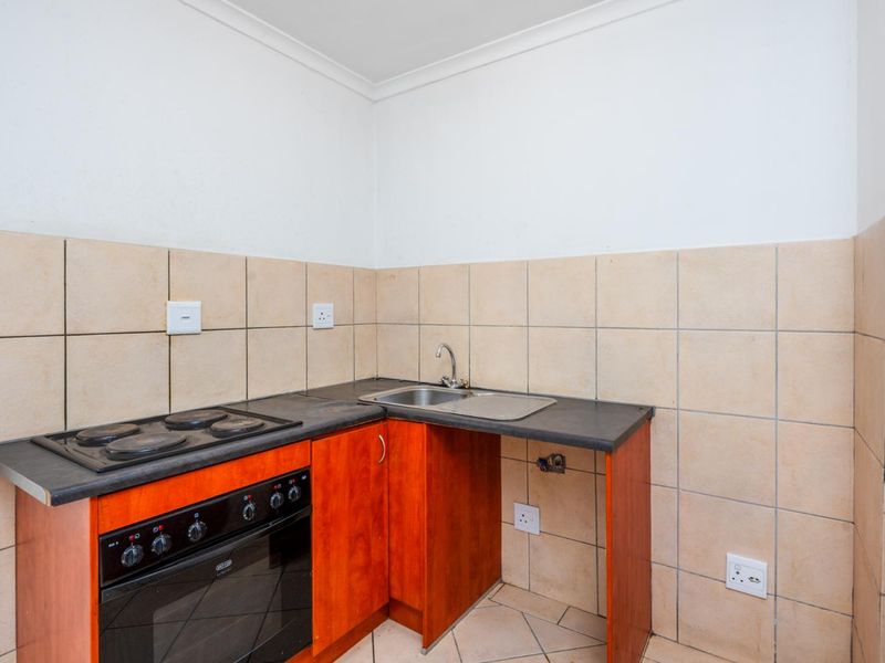 Beautiful & Secure 2-Bedroom Apartment (2 Units available) - Photo 6