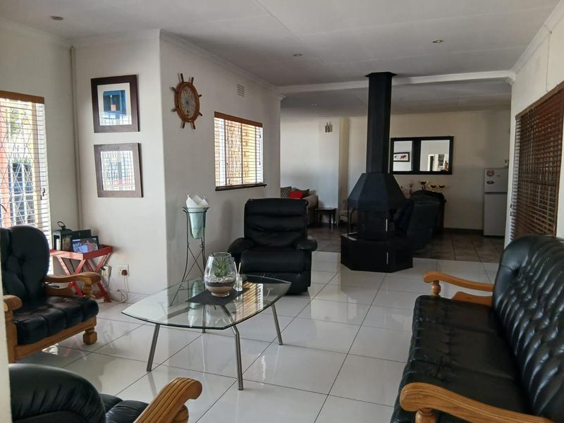 Lovely Family Home with Flat for sale - Photo 3