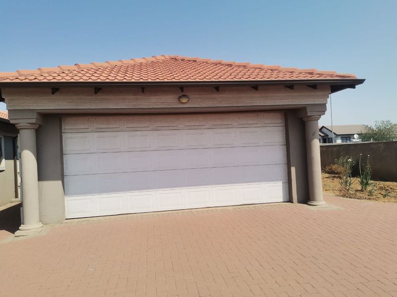 4 Bedroom House For Sale in Vanderbijlpark CE4 - Photo 4