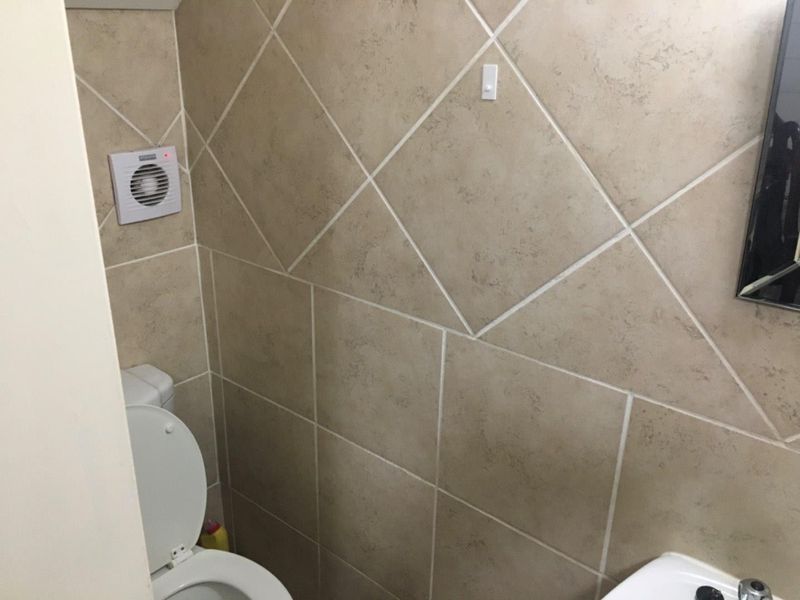 Spacious duplex in guarded security complex - Open to an offer! - Photo 10