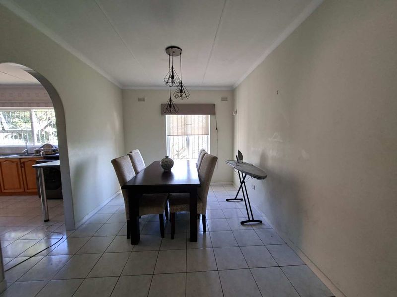 3 Bedroom house with flatlet in a tranquil Shall Cross Suburb - Photo 8