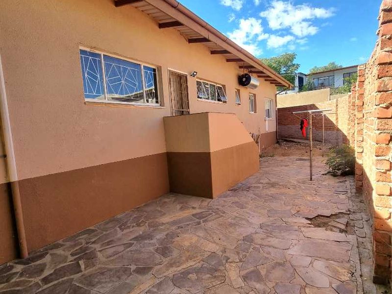 HOUSE FOR SALE IN WINDHOEK WEST - Photo 4