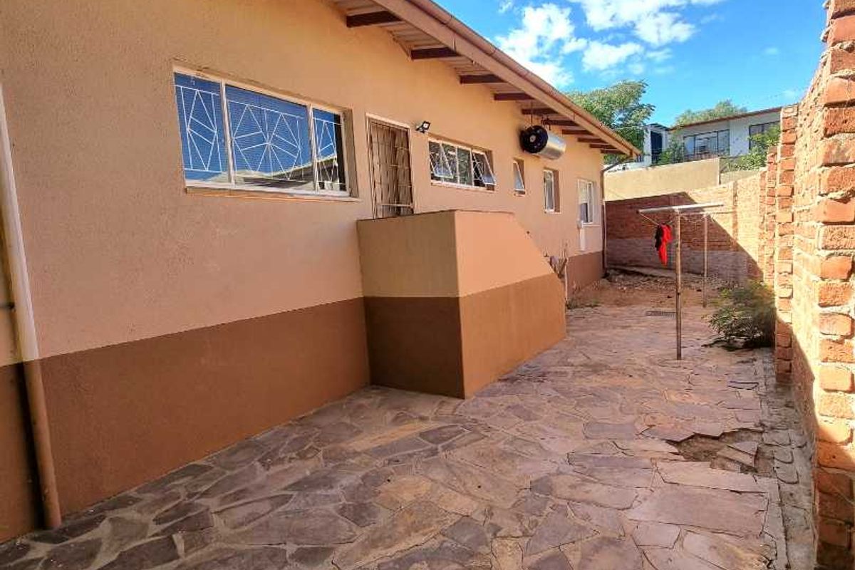 HOUSE FOR SALE IN WINDHOEK WEST - Photo 4