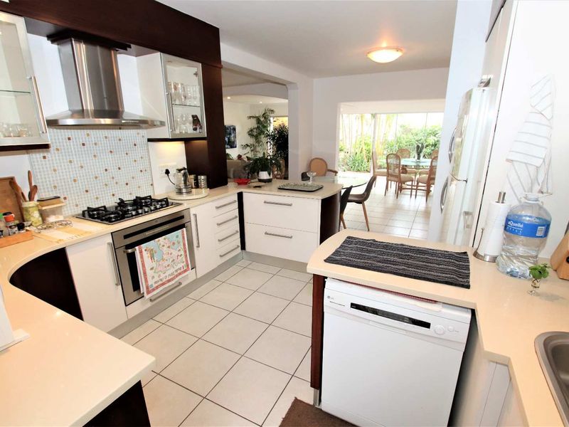 Hendra Estates - Stunning, Coastal, Furnished Townhouse To Rent In Prime Umhlanga Rocks - Photo 9