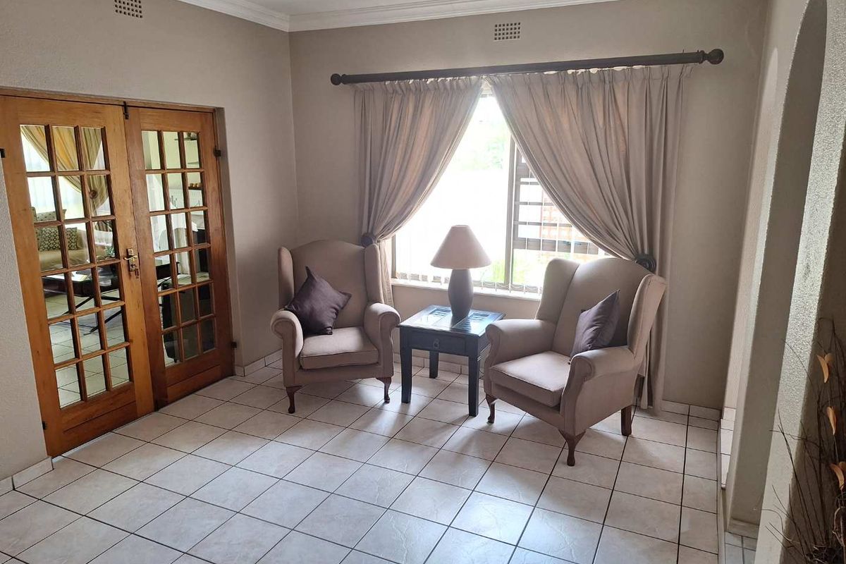 Stunning Family Home for Sale in Brackenhurst - Photo 5