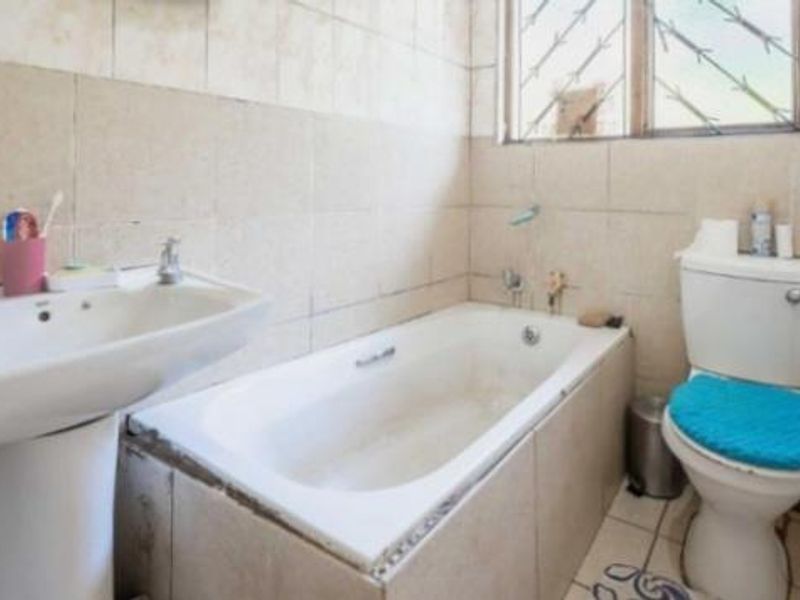 2-Bedroom Home with Unique Rondavel - Photo 10