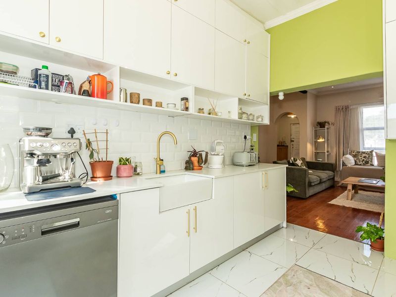 Morning walks, local cafés... welcome to Harfield living - Photo 5