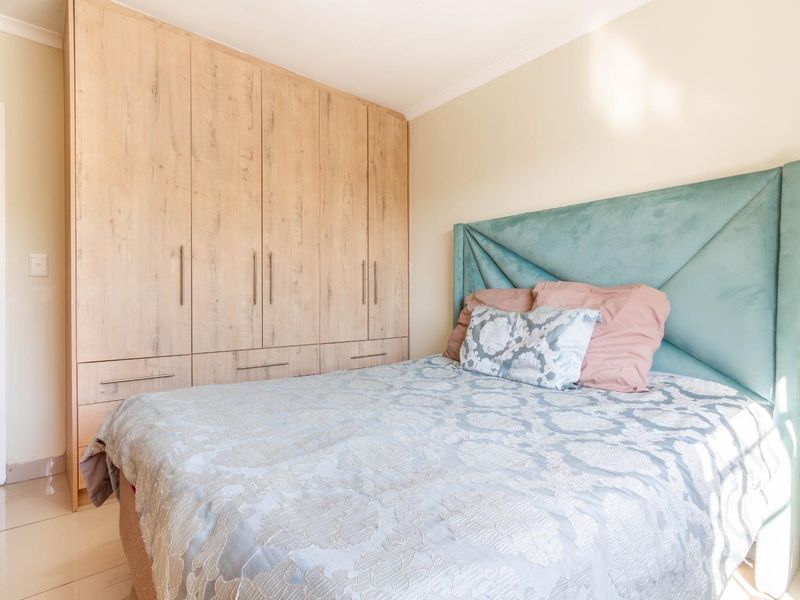 TOTALLY RENOVATED DUPLEX IN THE HEART OF EQUESTRIA - Photo 8