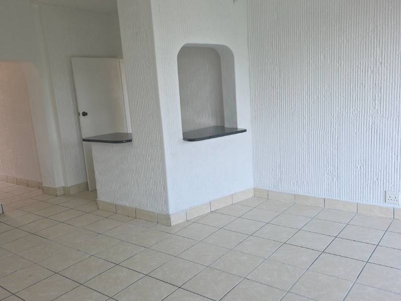 EXEPTIONAL 3 BED APARTMENT AT A REAL BARGAIN  SELLING PRICE - Photo 9
