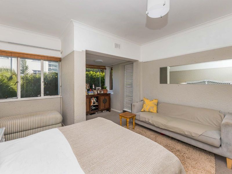 Spacious two bedroom home with leafy outlook in excellent location - Photo 4