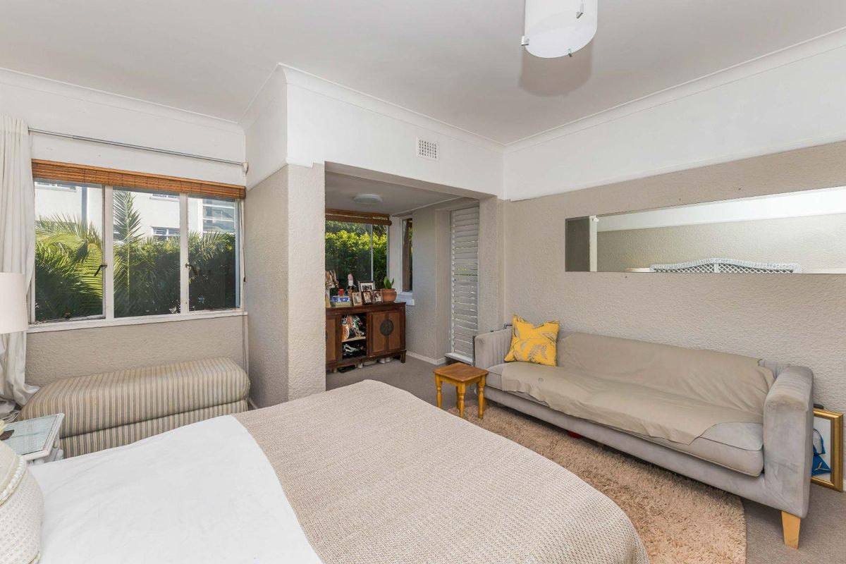 Spacious two bedroom home with leafy outlook in excellent location - Photo 4