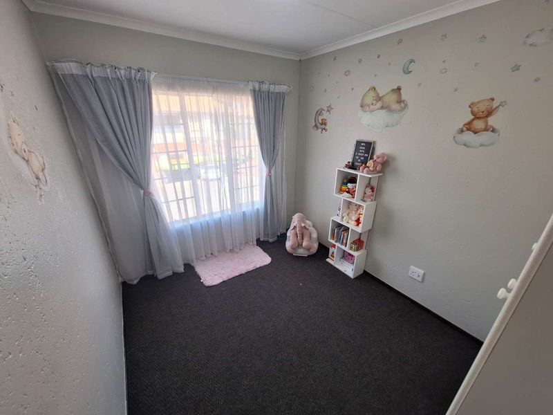 LIVE THE LIFE - Photo 8