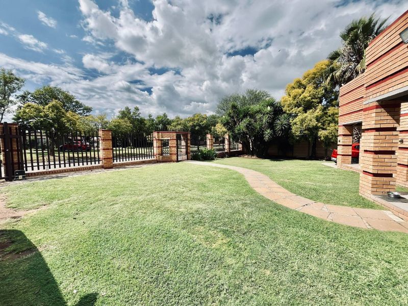 Three bedroom house with Solar energy in van Dyk Park - Photo 3