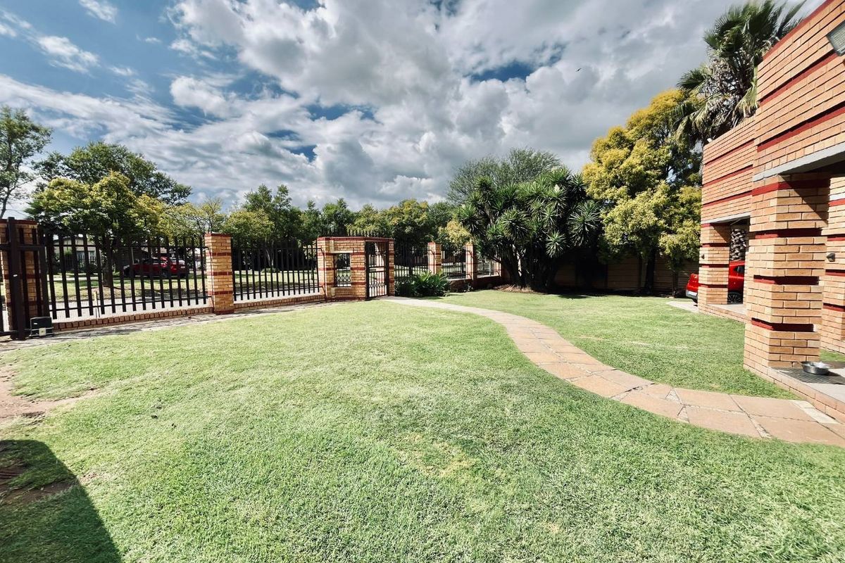 Three bedroom house with Solar energy in van Dyk Park - Photo 3