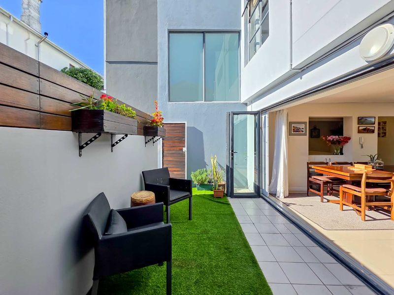 Spacious 2 Bedroom Duplex Apartment with Sunny Garden - Photo 9