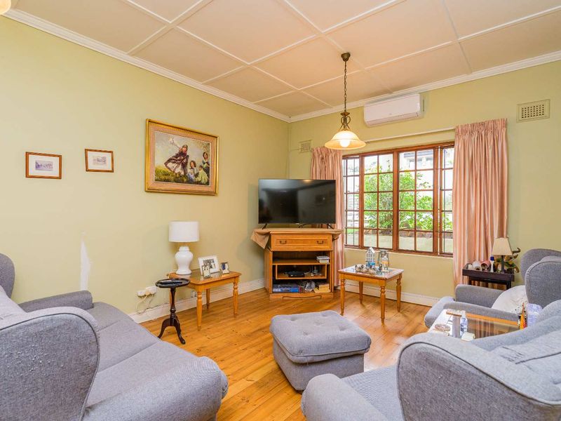 HENDRA - PRIME PROPERTY IN DURBAN NORTH WITH EXTENSIVE OUTBUILDINGS - Photo 3