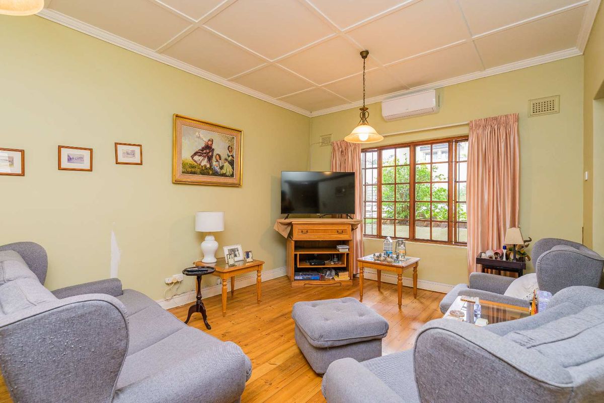 HENDRA - PRIME PROPERTY IN DURBAN NORTH WITH EXTENSIVE OUTBUILDINGS - Photo 3