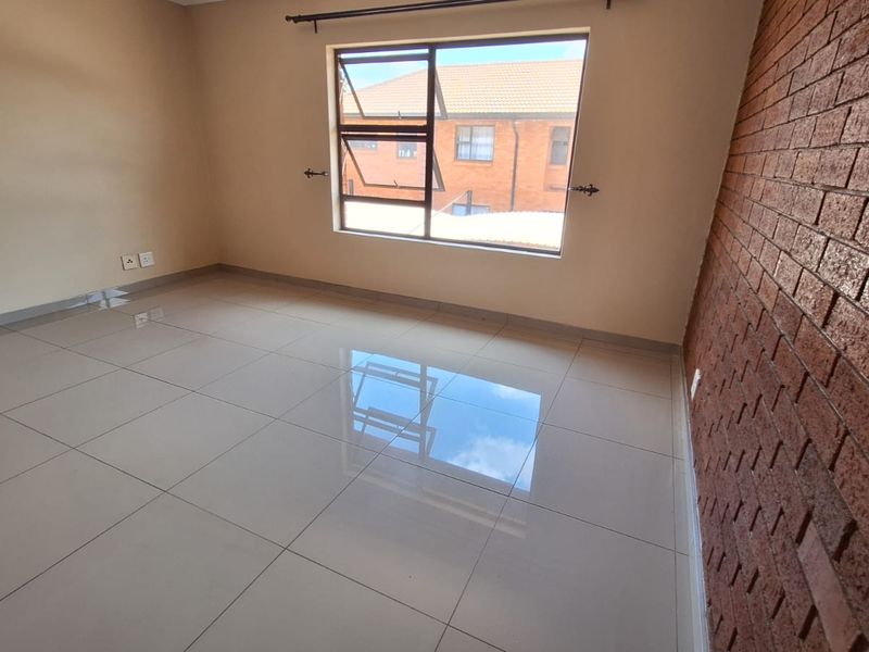 Lock-Up-and-Go Living – Perfect for First-Time Buyers! - Photo 9