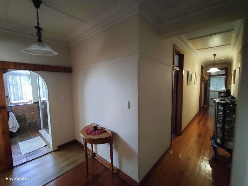 **Spacious Apartment with Stunning Views - Priced at R1,050,000.00** - Photo 4