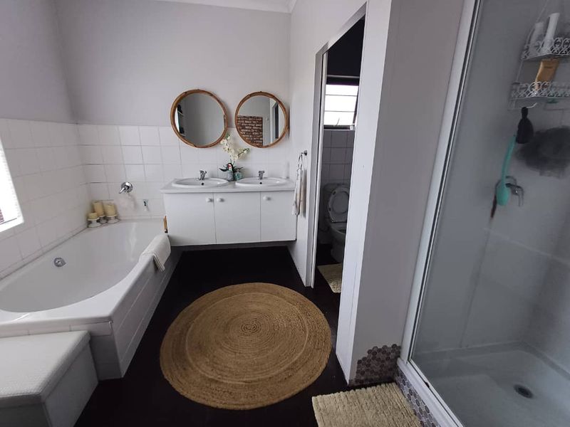 Absolute Stunner! - Photo 10