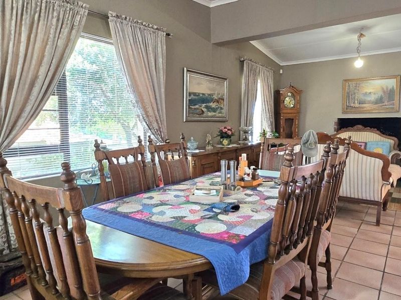 Spacious North-Facing Family Home with Mountain Views in Franskraalstrand - Photo 7