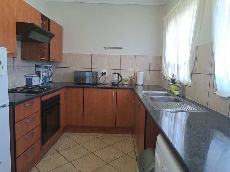 1 Bedroom Apartment in Carlswald North - Photo 3