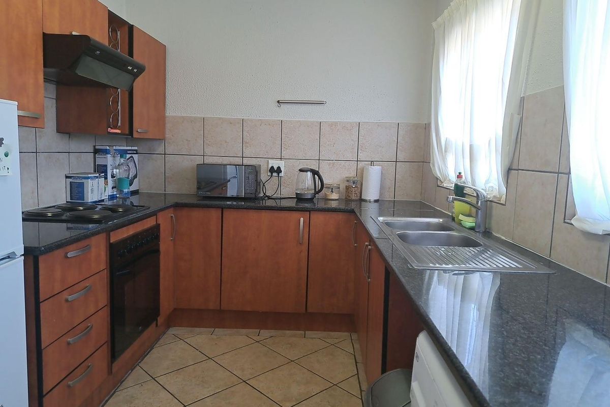 1 Bedroom Apartment in Carlswald North - Photo 3