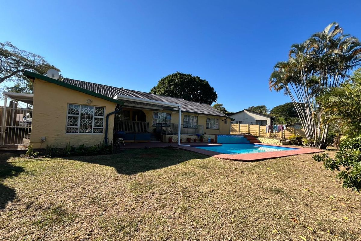 A Sunny Family Home with a pool in The Wolds, Pinetown - Photo 2